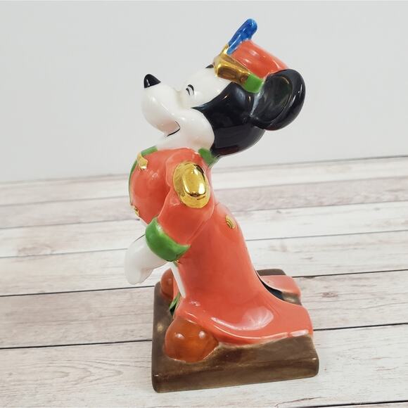 Disney Mickey Mouse Salt and Pepper Shakers - Picture 4 of 15
